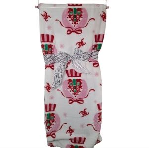 Juicy Couture NEW Festive Pink and White Throw Blanket 50x60